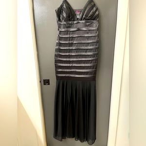 Elegant and sexy long party dress size 7 ( fits size 6 women’s)